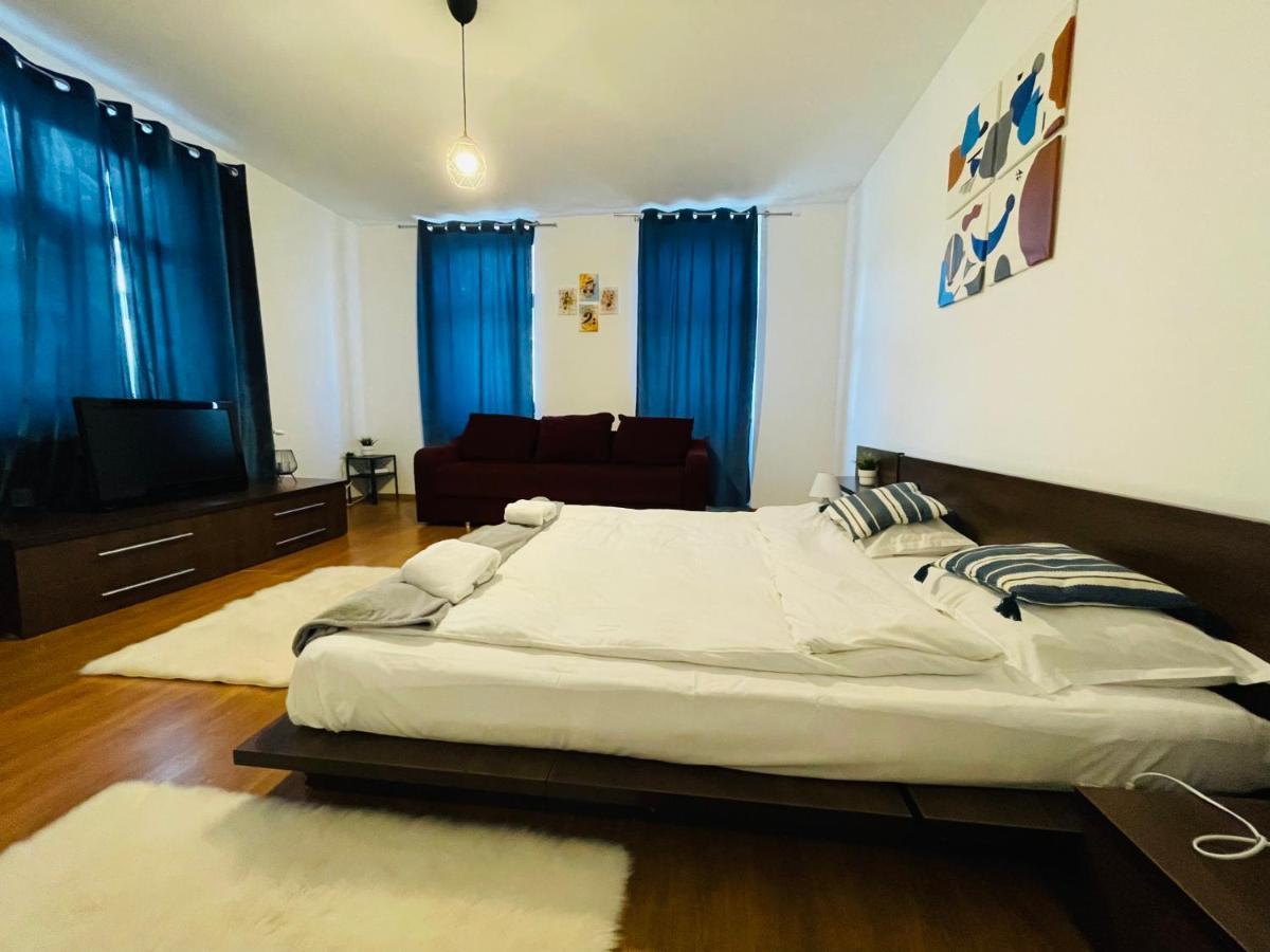 Londof Housing City Center Brasovアパートメント エクステリア 写真